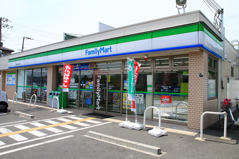 Convenience store. FamilyMart Suita Yamate-cho, chome store up (convenience store) 252m