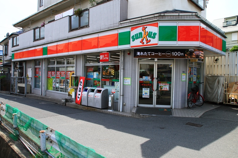 Convenience store. Thanks Suita Yamate store up (convenience store) 264m
