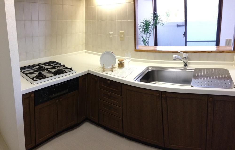 Kitchen. I can heartily dishes also mom's in the spacious kitchen