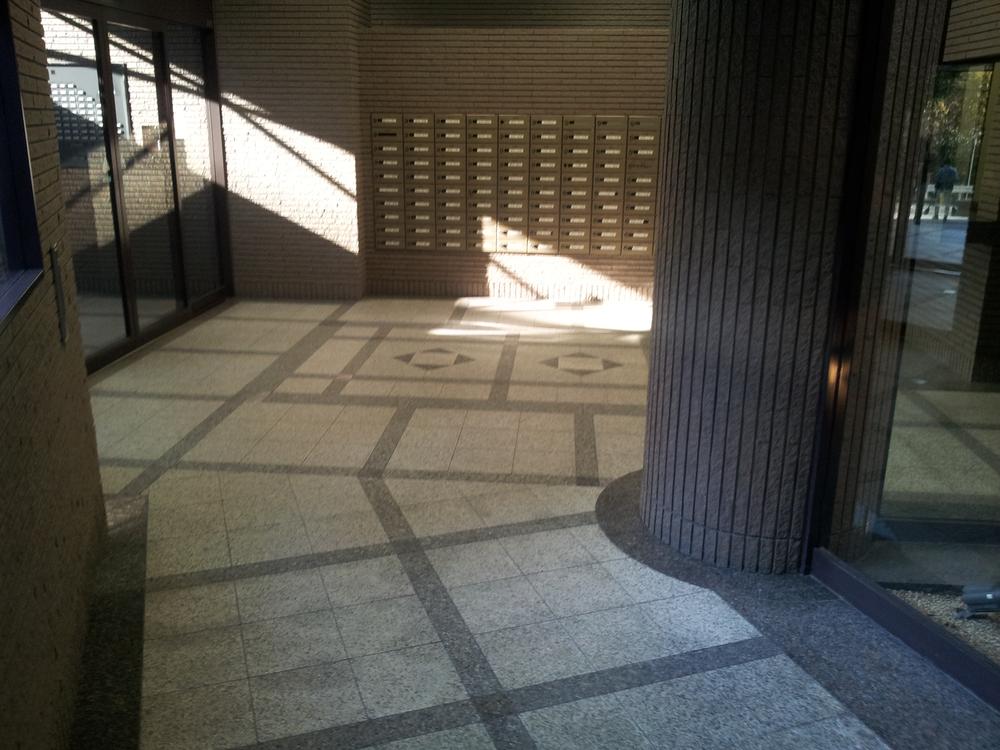 Entrance. Common areas