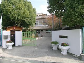 Primary school. 845m to Suita Municipal Chisato first elementary school