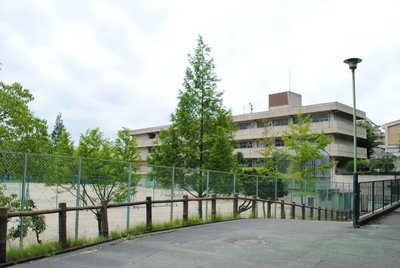 Junior high school. Minamisenri 630m until junior high school (junior high school)