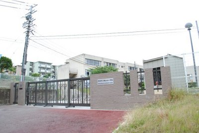 Primary school. Momoyamadai up to elementary school (elementary school) 870m