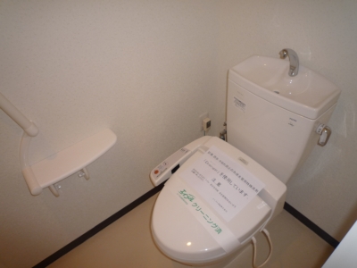 Toilet. Also equipped with Washlet! It is happy equipment!