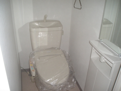 Toilet. Washlet equipped! We want facilities there! 