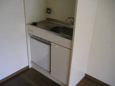 Kitchen. A mini-fridge in storage! Refrigerator space is also enough! 