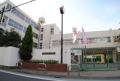 Junior high school. 401m to Suita first junior high school (junior high school)