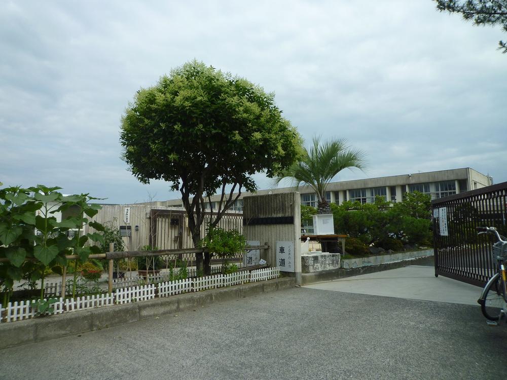 Primary school. 750m to Suita Municipal Fujishirodai Elementary School