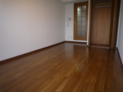 Living and room. Beautiful Western-style type ・ This flooring.