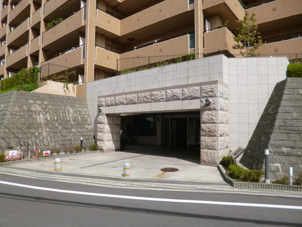 Entrance. Common areas