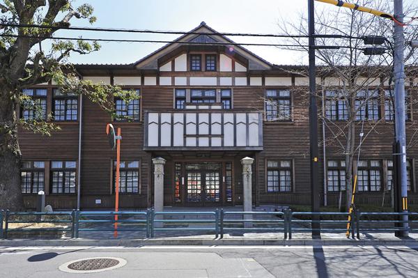 library. Municipal Senriyama ・ Saidera Library 300m to West Wing