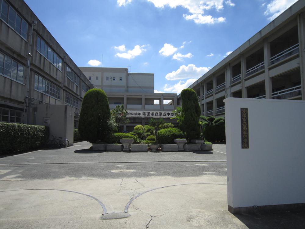 Junior high school. Suita Tatsudai 384m up to five junior high school