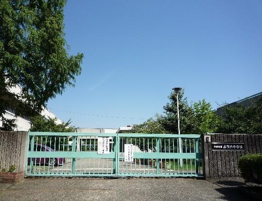 Junior high school. 938m to Suita Municipal Furuedai junior high school