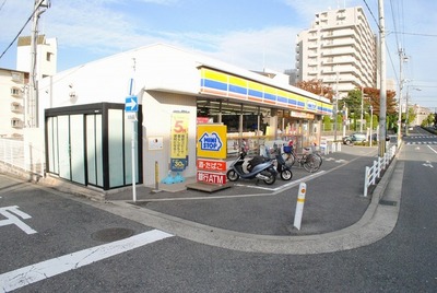 Convenience store. MINISTOP up (convenience store) 550m