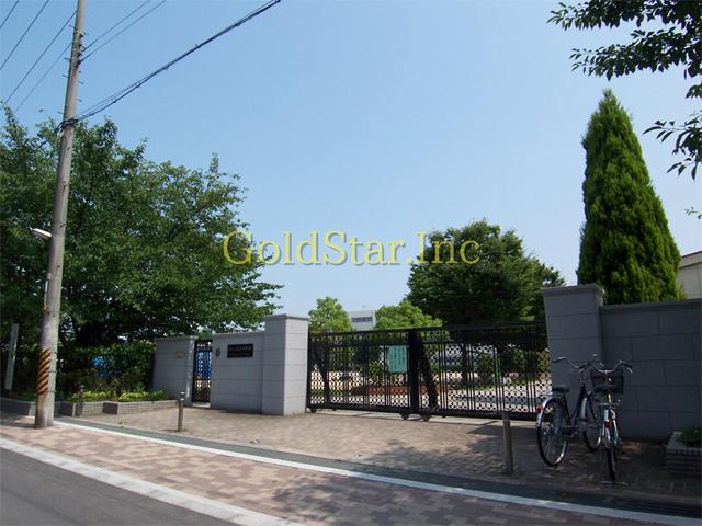 high school ・ College. 854m to Suita Tatsudai three junior high school