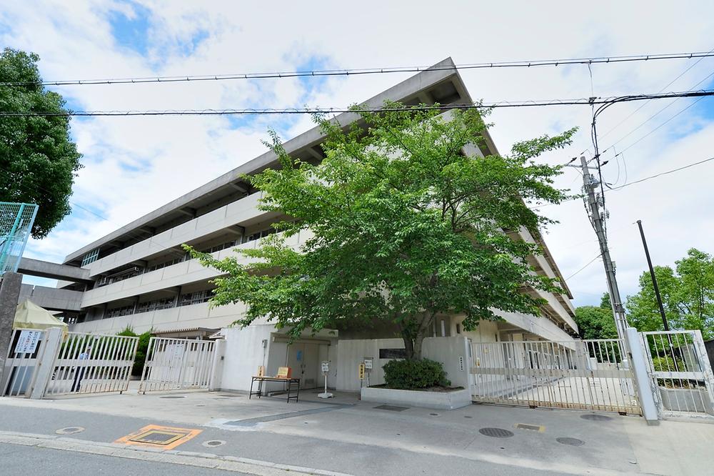 Primary school. 240m to Suita Municipal Higashiyamata Elementary School