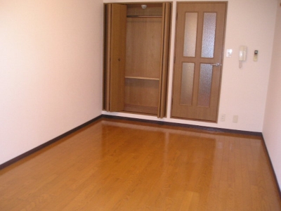 Living and room. Spacious clean Western-style! Since the close station, Recommended for women! 