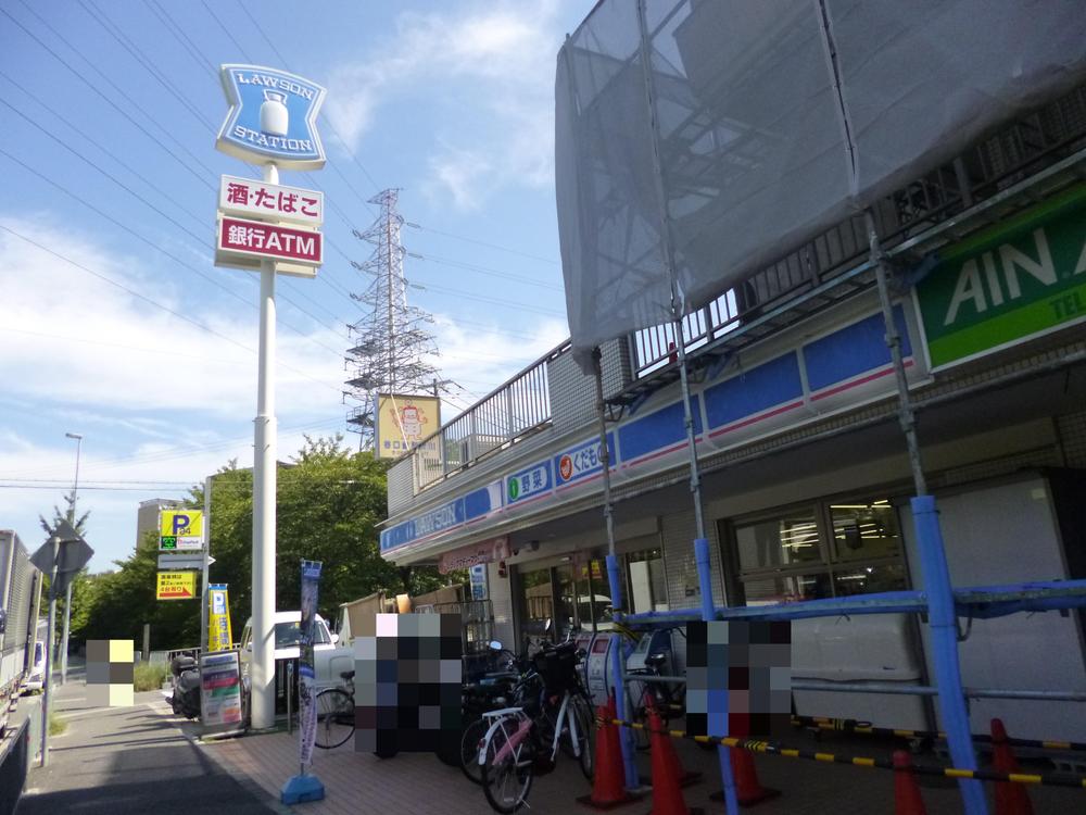 Convenience store. 351m until Lawson Suita Minamisenri shop