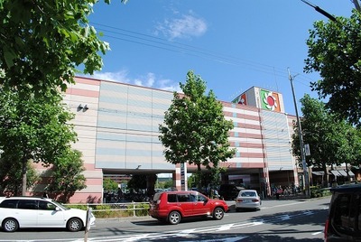 Supermarket. Izumiya to (super) 850m