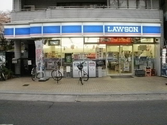 Convenience store. 567m until Lawson Suita Senriyamamatsugaoka store (convenience store)