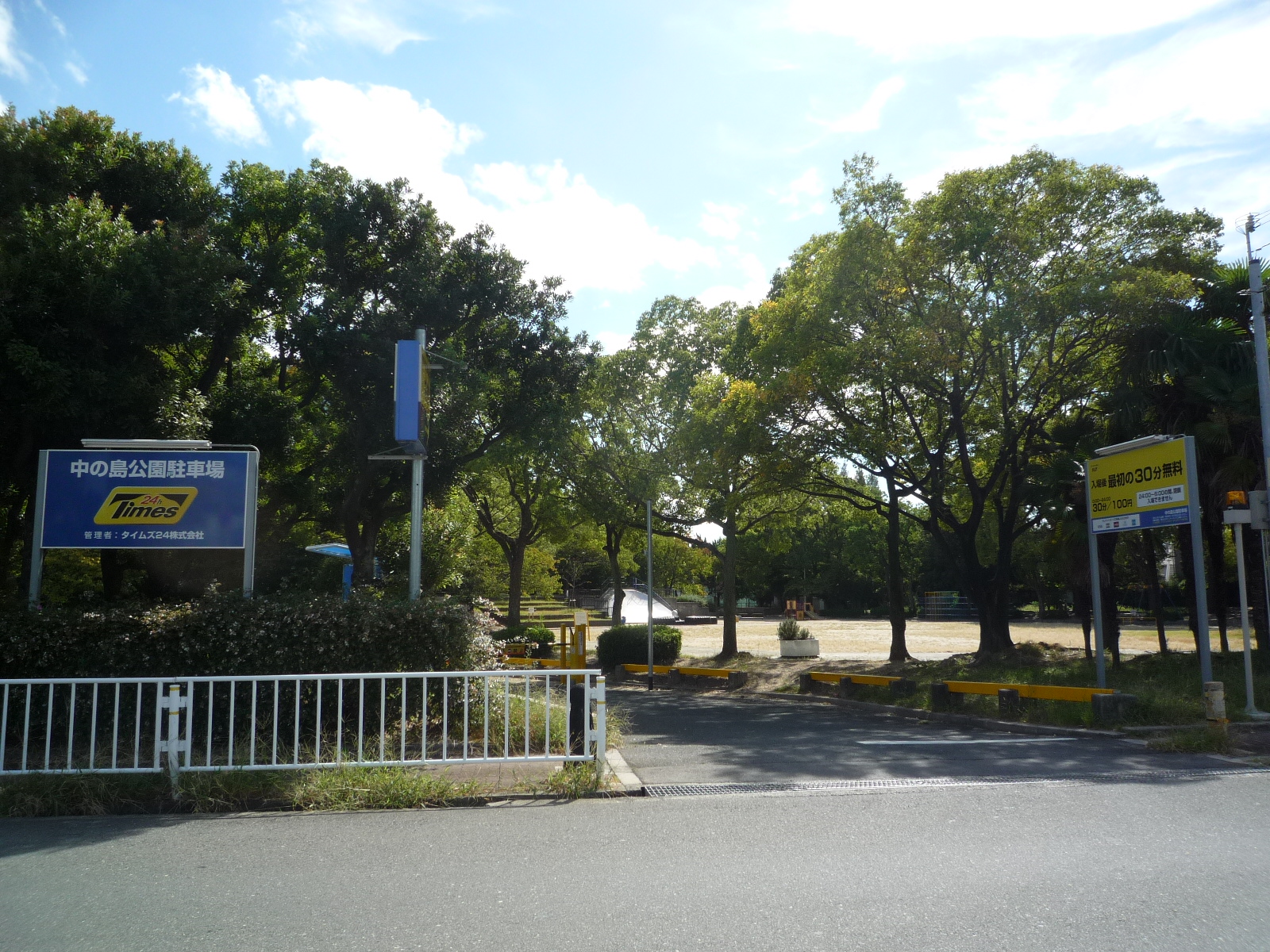 park. 878m to Nakanoshima Park (park)