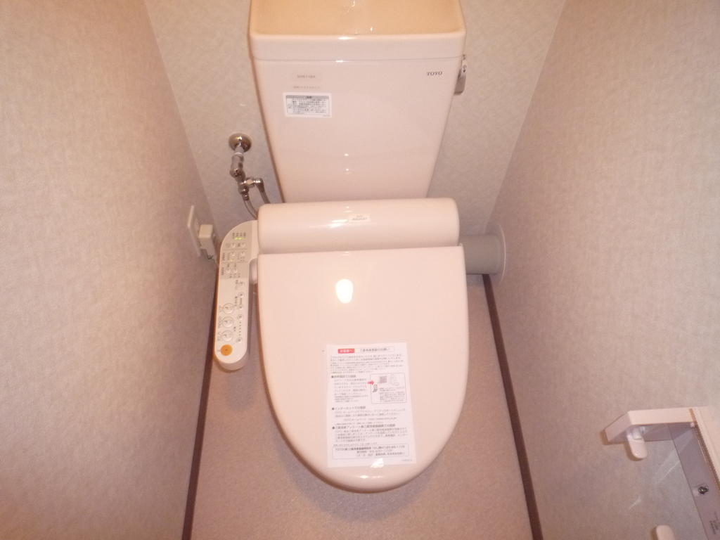 Toilet. Washlet is equipped! We want facilities there.