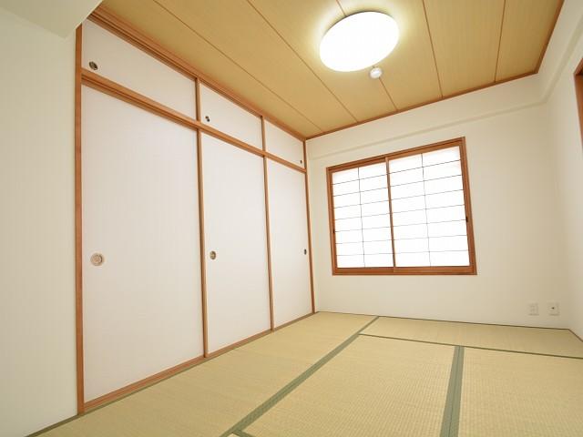 Non-living room. Japanese-style room 6 quires Tatami straw ・ Wallpaper is re-covered already clean ~