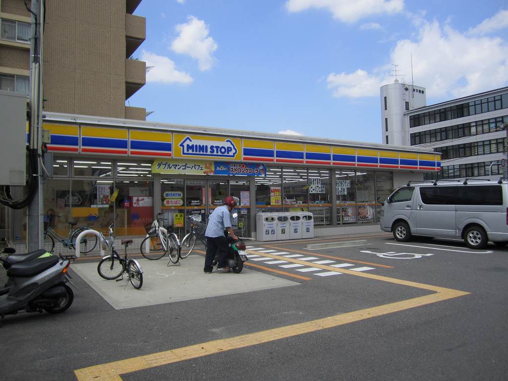 Convenience store. convenience store! It is a peace of mind when an emergency in the immediate vicinity! (Convenience store) to 180m