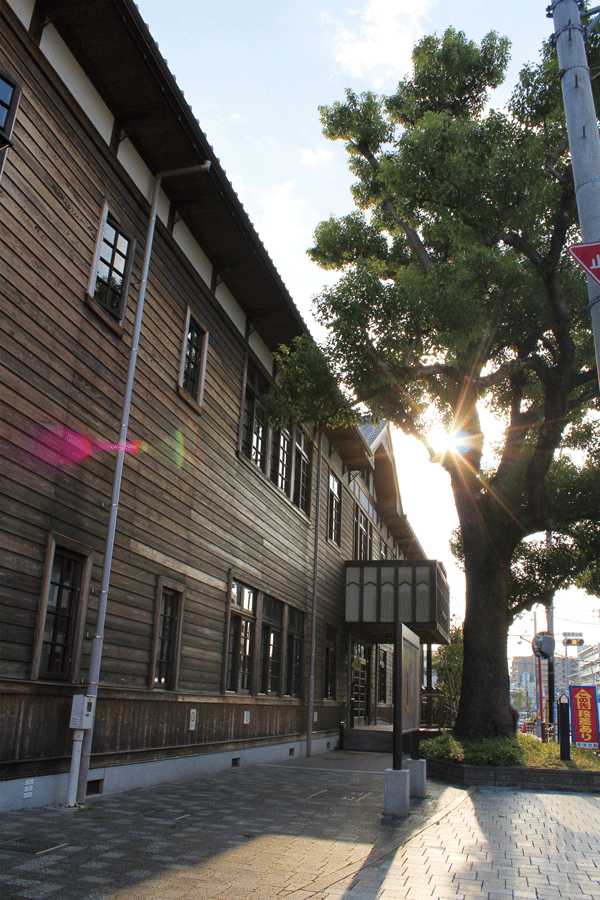 Surrounding environment. Municipal Senriyama ・ Saidera Library (3-minute walk ・ About 220m)