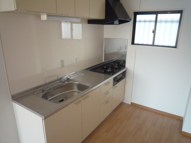 Kitchen. Large sink of the system kitchen! Size storage is also enough! 