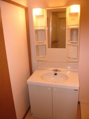 Washroom. It comes with a wash basin