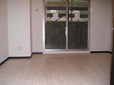 Living and room. Beautiful room of calm in white and brown! 