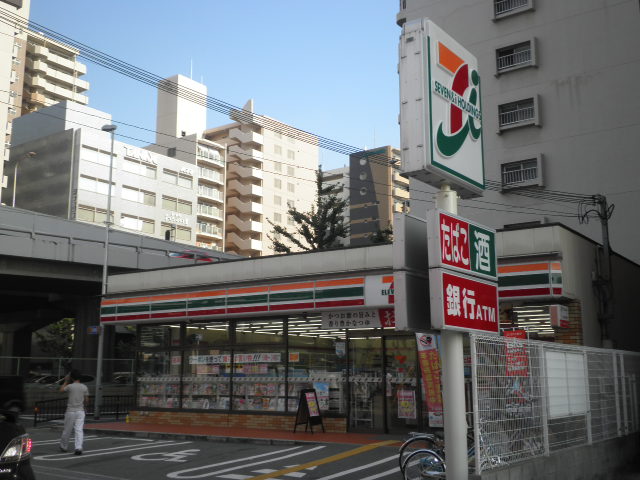 Convenience store. 610m to Seven-Eleven (convenience store)