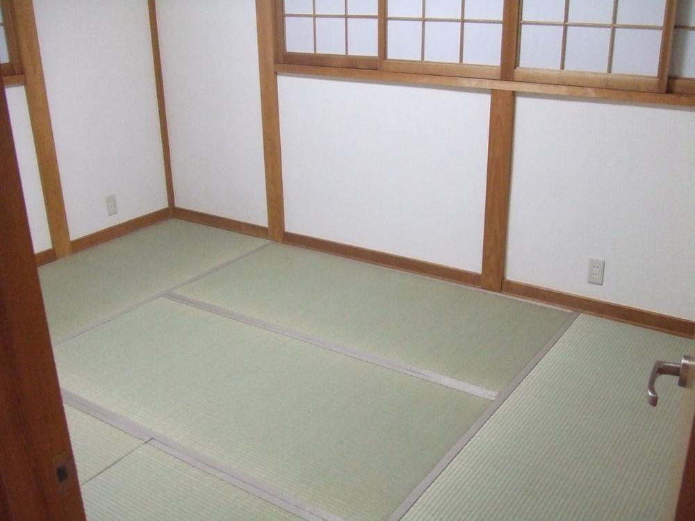 Non-living room. Sliding door, wallpaper, tatami, All is beautiful