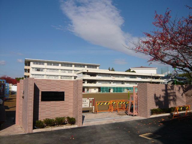 Primary school. 1074m to Suita Municipal Yamada first elementary school