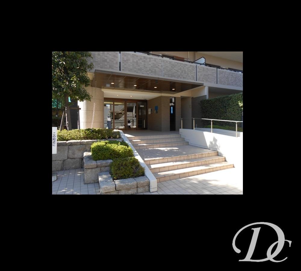 Entrance. Common areas