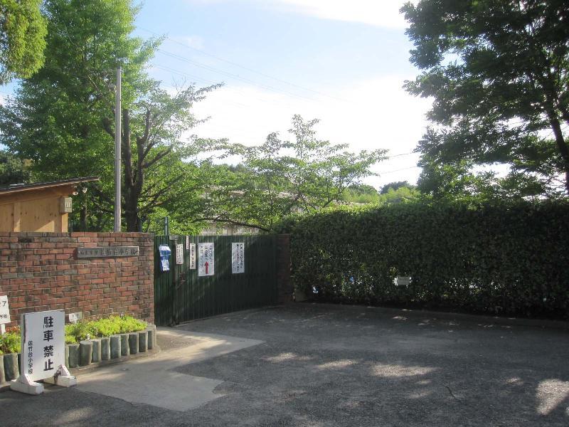 Entrance. Satakedai elementary school