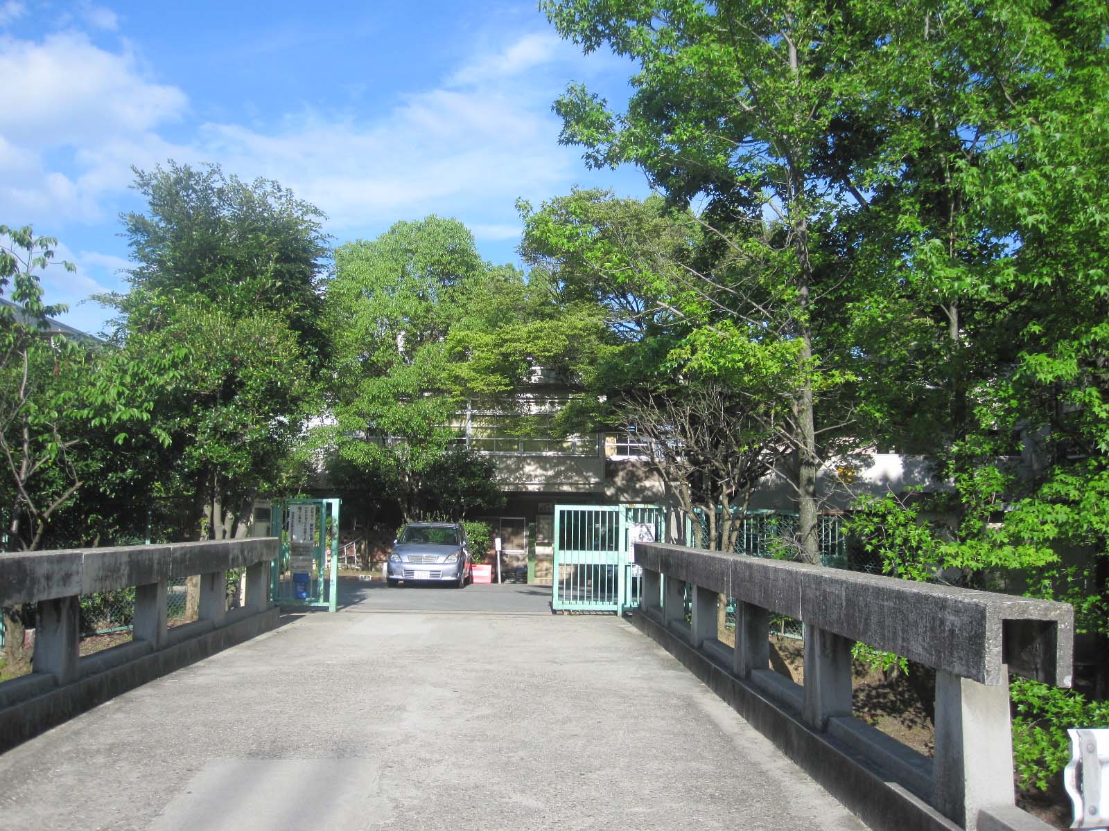 Junior high school. 1083m to Suita Municipal Takanodai junior high school (junior high school)