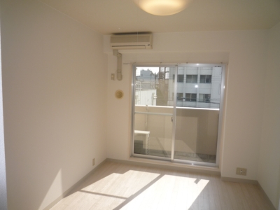 Balcony. Sunny ・ Air conditioning is also firmly equipped! 