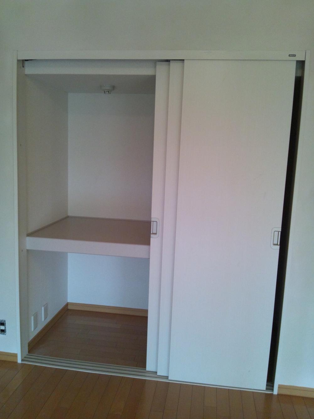 Receipt. Living storage door is sliding