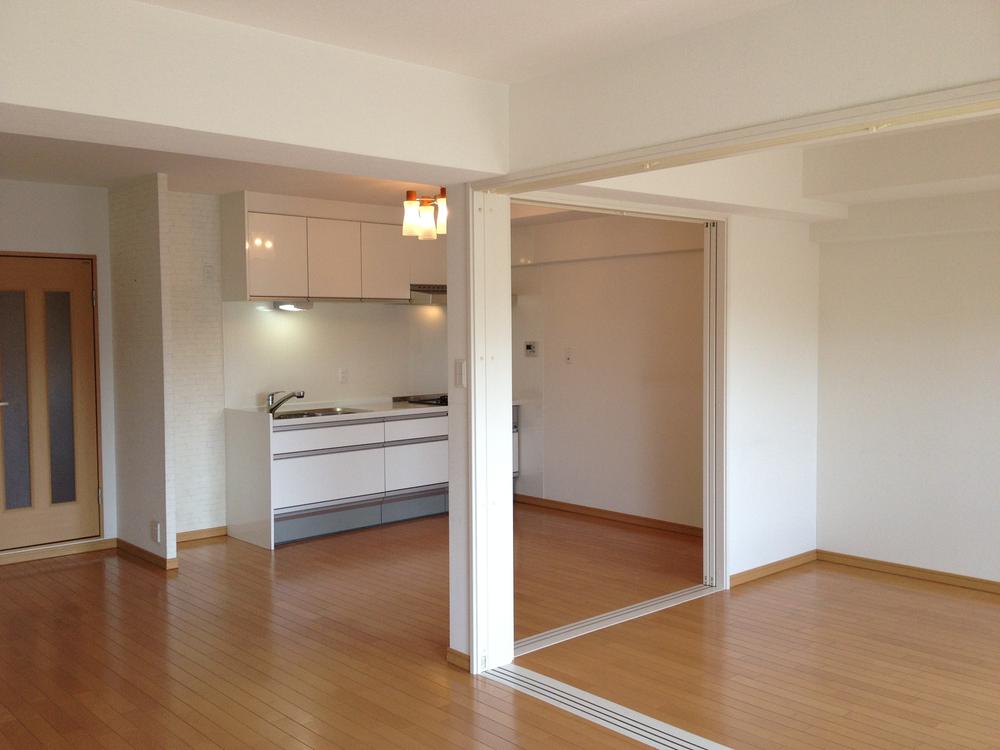 Other introspection. Shoot the kitchen side from the living room