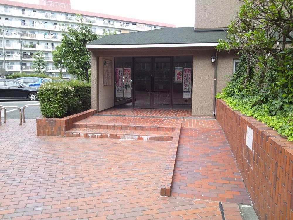 Entrance. Entrance to the slope was also equipped with