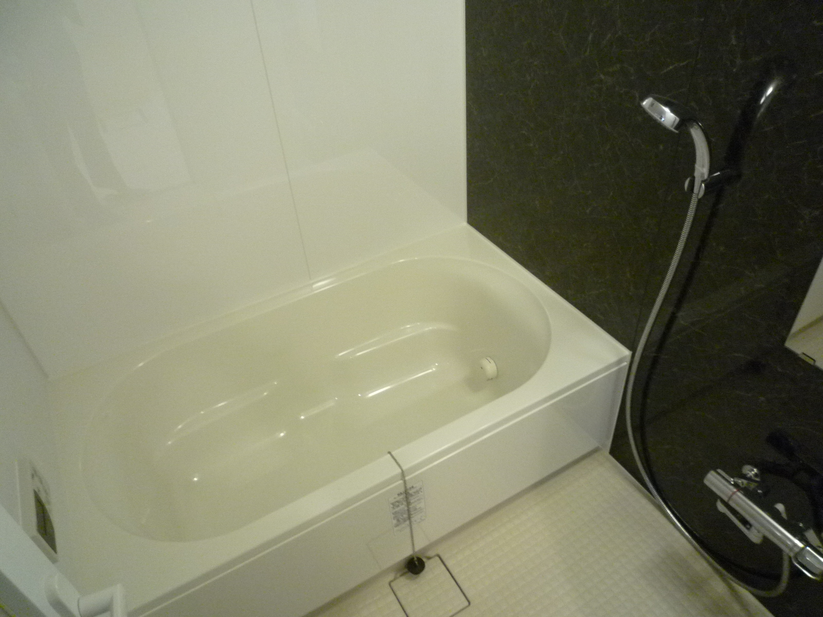 Bath. High temperature difference Yushiki bus
