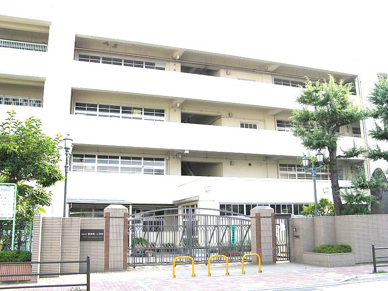 Primary school. Suita Municipal Toyotsu 1213m to the first elementary school