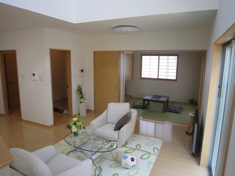 Same specifications photos (living). It is the same specification properties