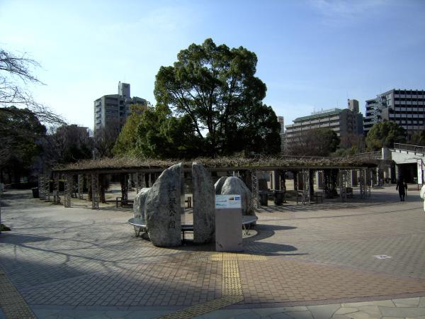 park. Esaka park to enjoy the cherry blossoms in the 500m spring to Esaka park