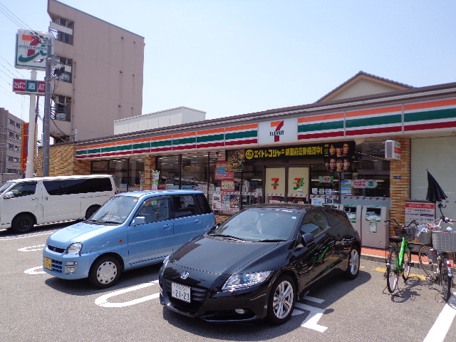 Convenience store. Seven-Eleven Suita Motomachi store up (convenience store) 366m