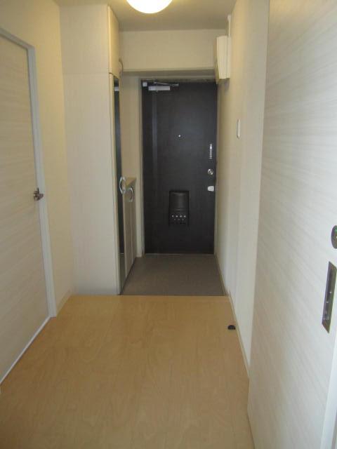 Entrance. With shoe box