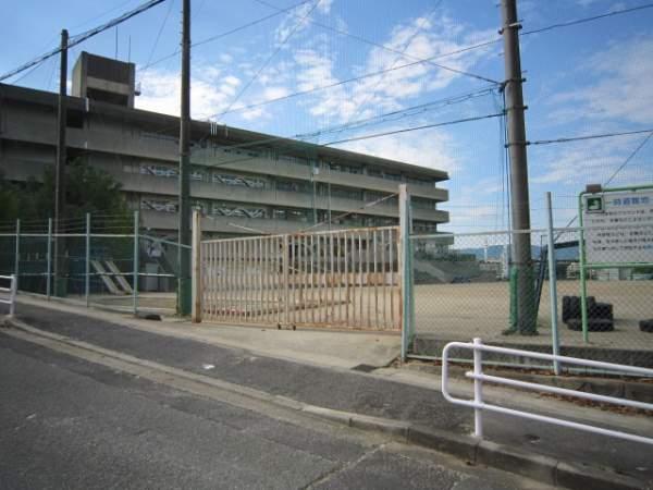 Primary school. Higashiyamata 550m walk about 7 minutes to elementary school