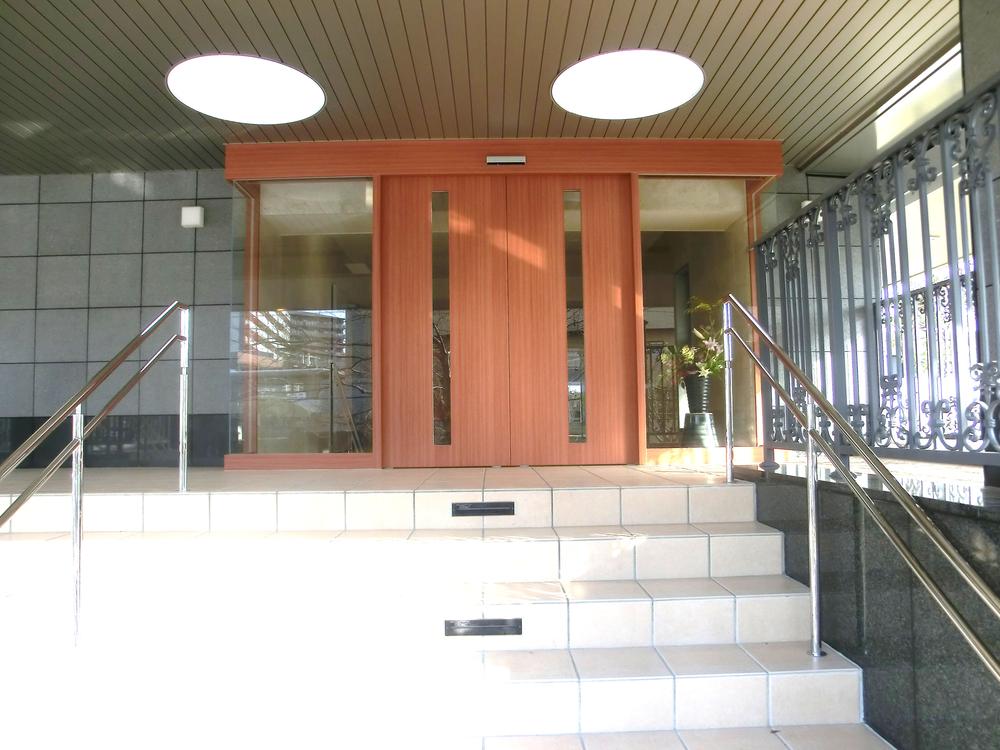Entrance. Common areas